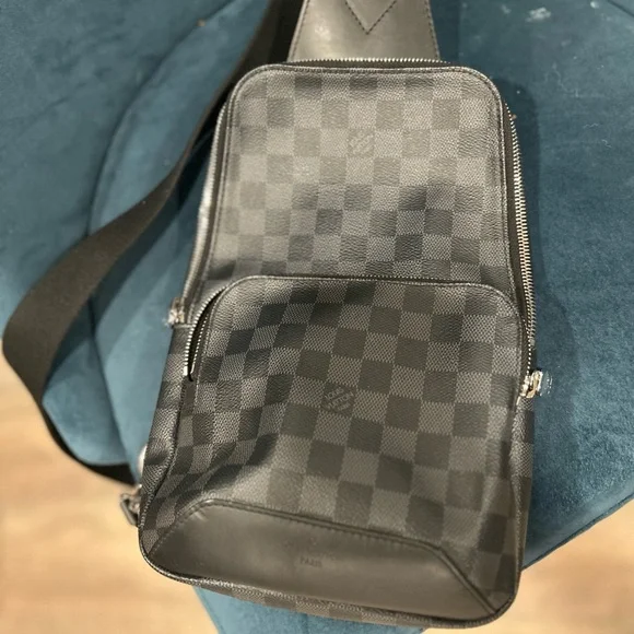 New!!!Louis Vuitton Avenue Slingbag